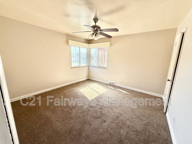 Photo - 2527 Versailles Ave