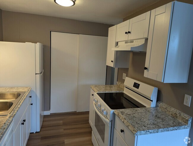 Building Photo - 9038 9th Ave SW Unit 2 - 101 Rental