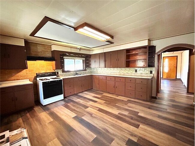 Photo - 828 Cove Rd Unit Bottom