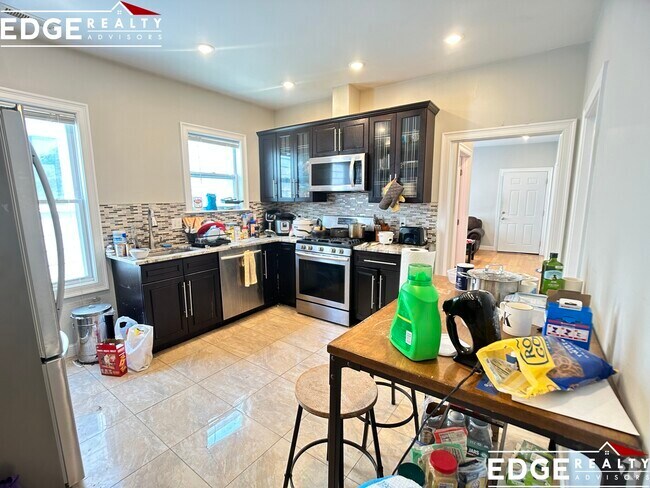Building Photo - 83 Newbury St Unit 1 Rental