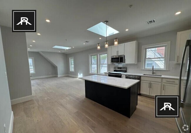Building Photo - 3 bedroom in Brighton MA 02135 Unit 3 Rental