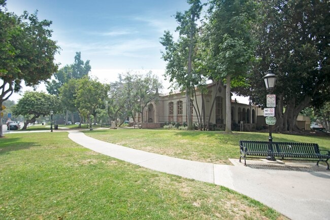 Golden Oaks Apartments
