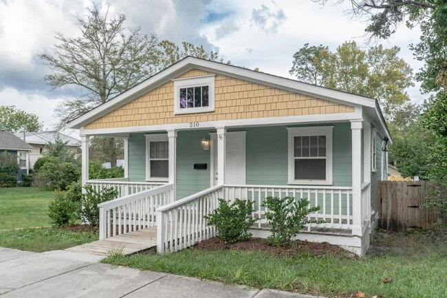 Photo - 210 N 10th St