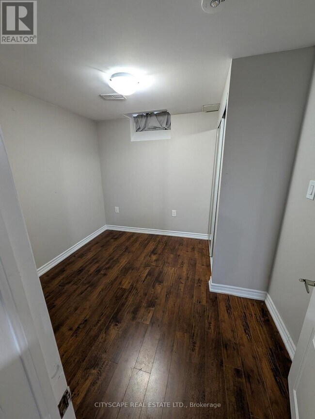 Photo - 90 Maddybeth Crescent