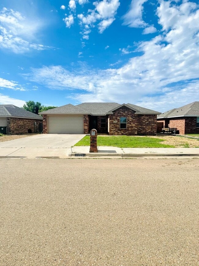 Building Photo - 4 Bedroom, 2 Bath -