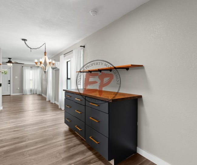 Photo - 915 N 19th St