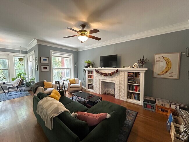 Building Photo - 2554 W Eastwood Ave Unit 2w Rental