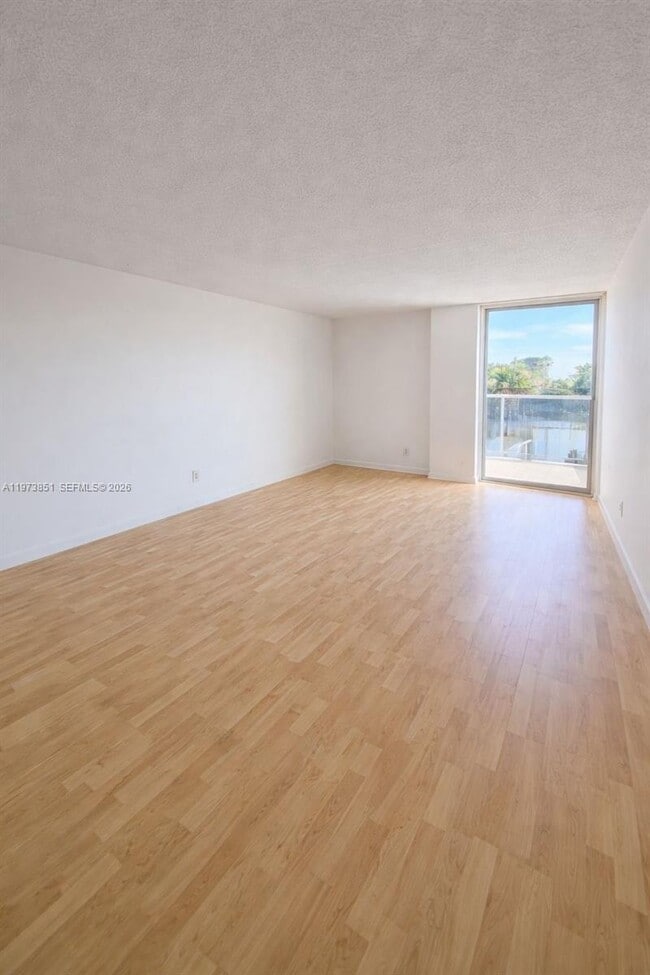 Photo - 2000 NE 135th St Unit 207