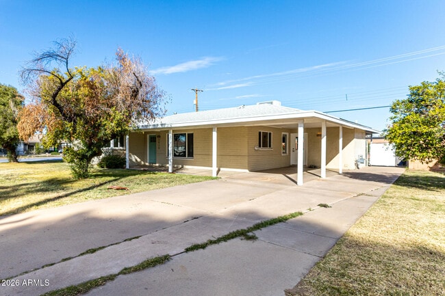 Photo - 3930 E Oak St