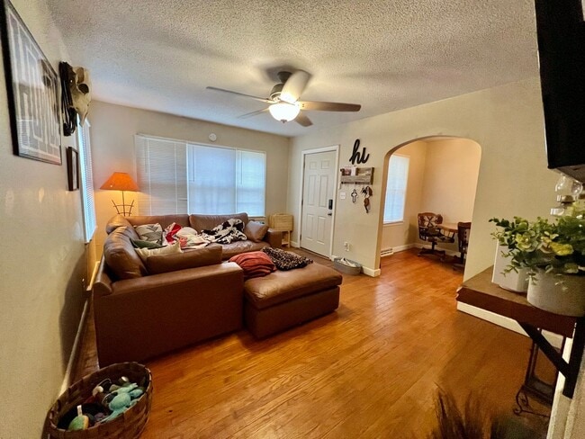 Photo - 3 bed 2 bath Close to Campus!