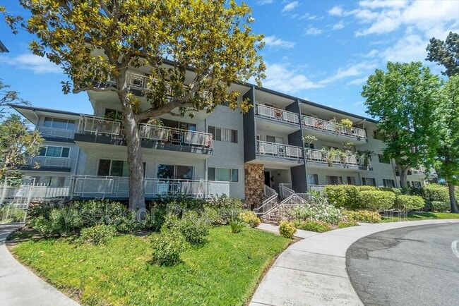 Building Photo - 12035 Beverly Blvd Unit #1F Rental