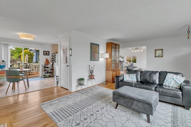 Photo - Panoramic View Living in Des Moines