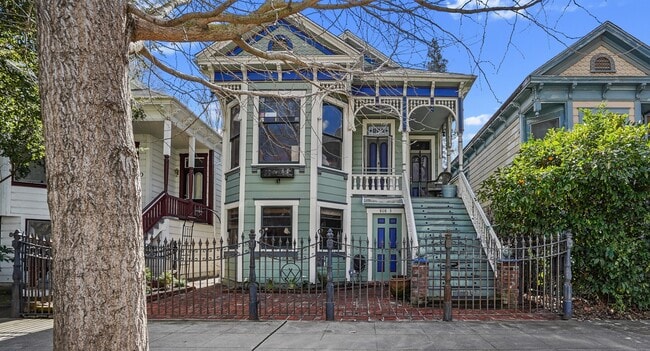 Photo - 808 E St Unit 2