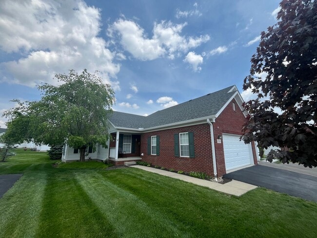 Building Photo - Spacious Condo in Pickerington with Finished Basement & Resort-Style Amenities