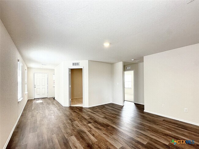 Photo - 549 Autumn Blaze