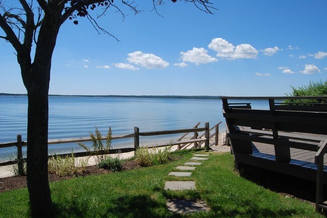 47 Bayside Ave