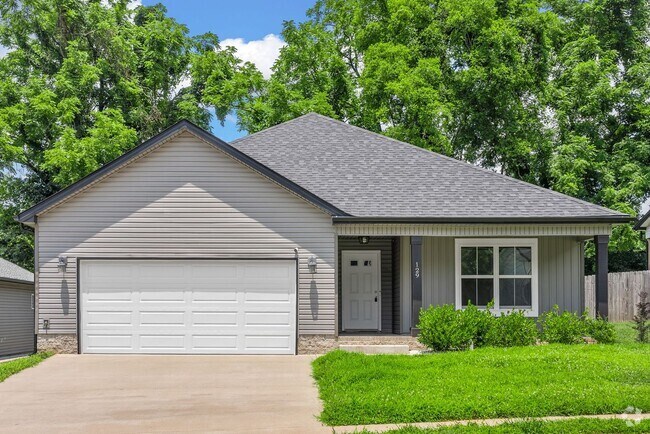 Building Photo - 3 Bedroom 2 Bath Pet Friendly Home For Rent!