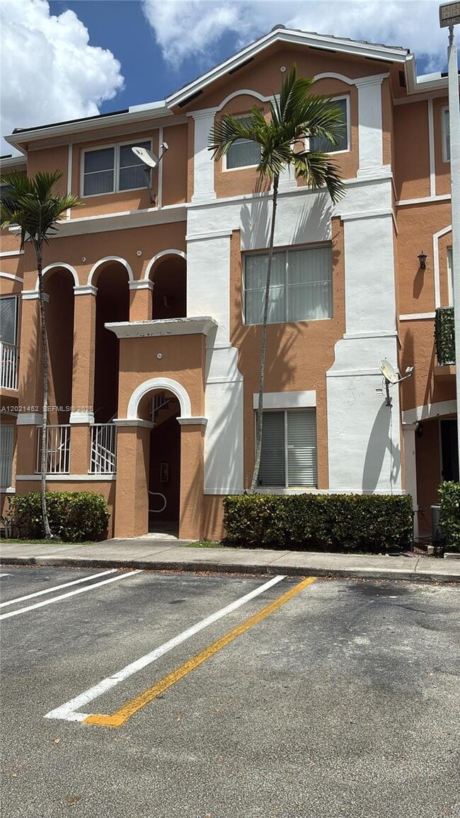 Building Photo - 7250 NW 177th St Unit 211-16
