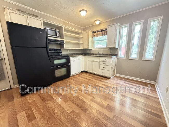 Building Photo - 18819 Greenwell Springs Rd Unit Apt D1