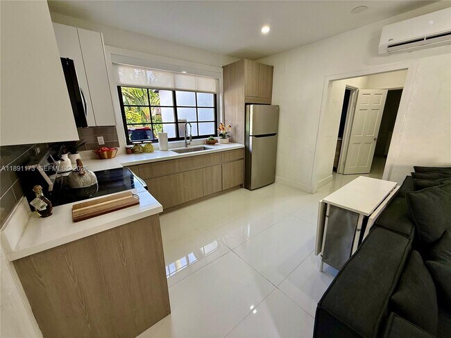 Photo - 733 Michigan Ave Unit 9