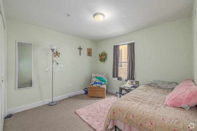 4BD, 3BA - 1,500SF
