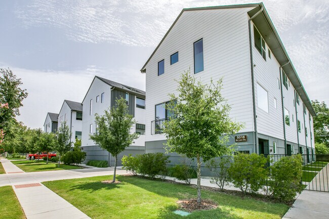 Photo - 5016 Bryan St Unidad #105