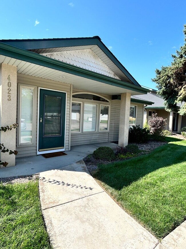 Building Photo - Free Rent for September!! Spacious Duplex ... Rental