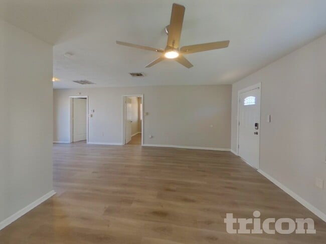 Photo - 10887 111th Pl N