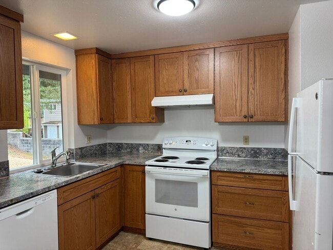 Photo - 13617 SE Fairwood Blvd