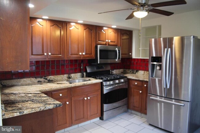 Building Photo - 204 Maple St Rental