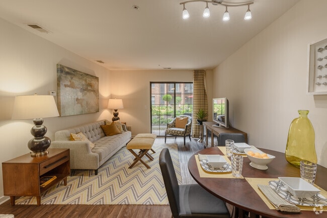 1BR, 1BA - 745SF, Dining and Living Room