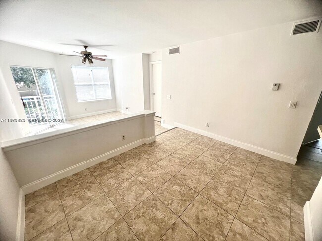 Photo - 1865 Palm Cove Blvd Unidad verano