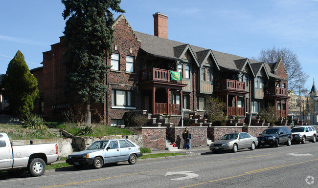 Building Photo - The Gables on Broadway Rental