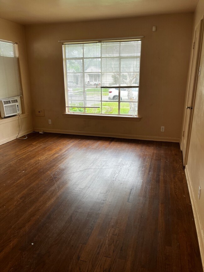 Building Photo - 1126 Bailey Ave