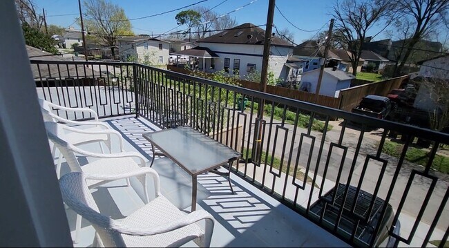 Photo - 207 Carl St