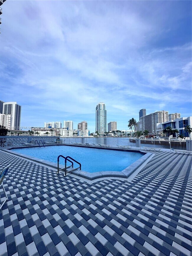 Photo - 137 Golden Isles Dr Unit 512