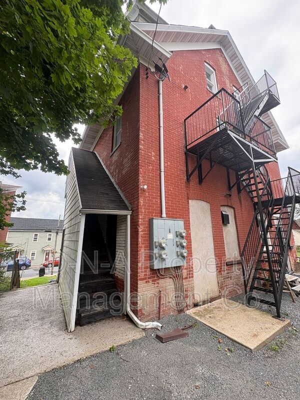 Photo - 154 Garibaldi Ave Unidad #3