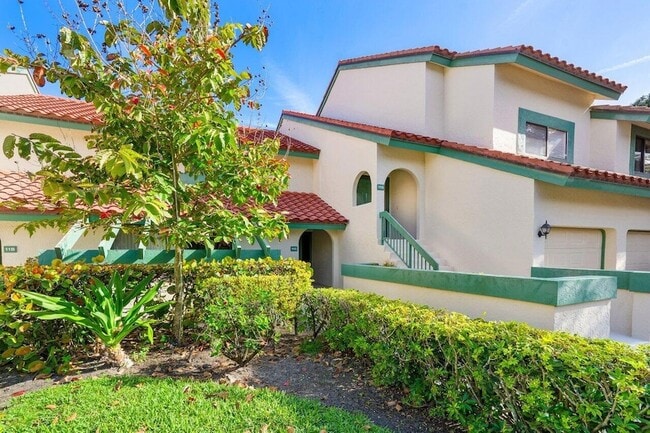 Photo - 11 Lexington Ln E