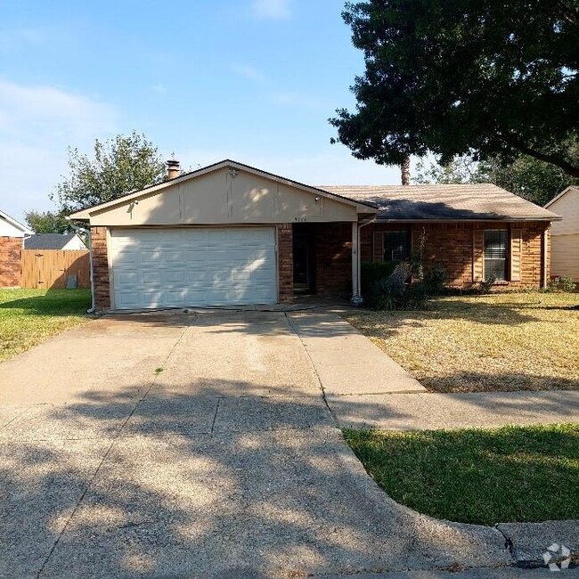 Building Photo - 5533 King Dr Rental