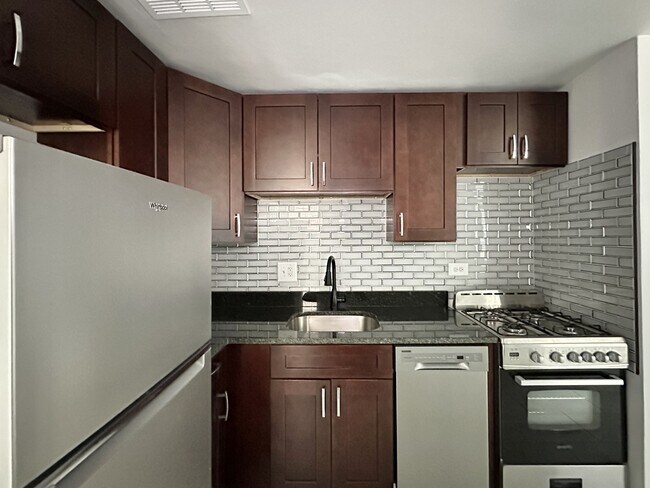 6709 N California Ave Unit SG