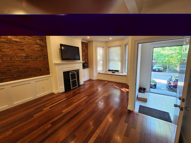 Building Photo - 566 E 5th St Unit 1