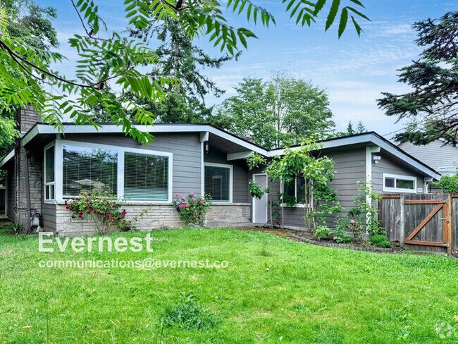 Building Photo - 820 NE 120th St Rental