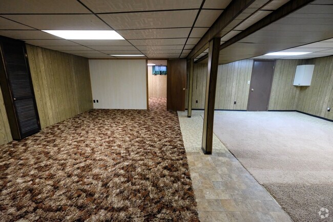 Building Photo - Nice older 2 bedroom home in a quiet neigh...