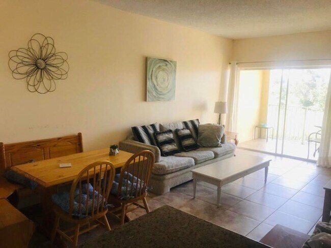 Photo - 2100 Greenview Shores Blvd