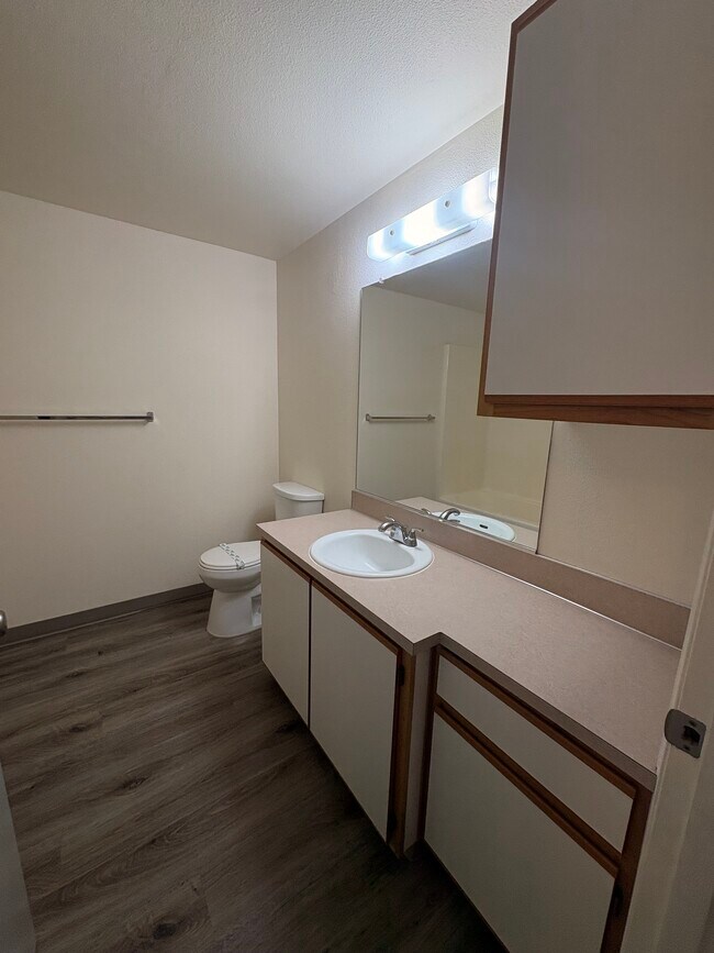 Quail Hollow Apartments