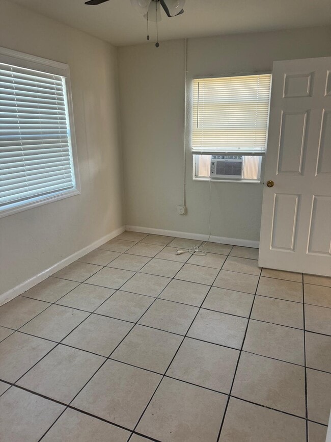 Photo - 518 N 6th St