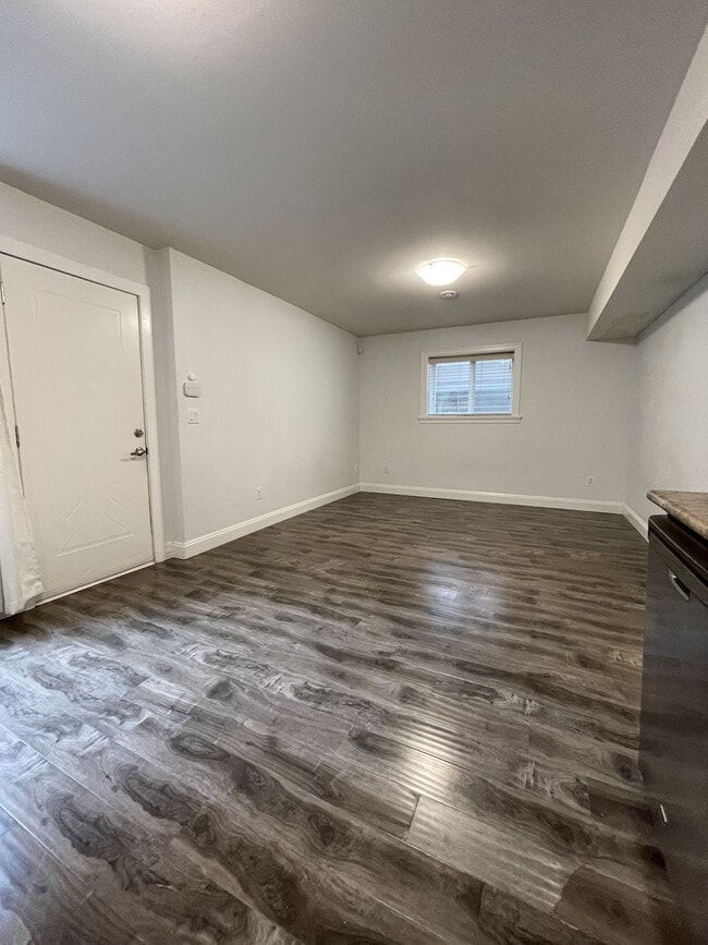 Photo - 7333-7194 194 St