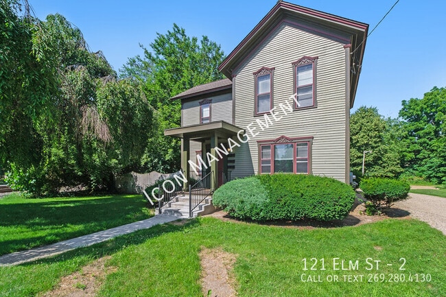 Building Photo - 121 Elm St Unit 2