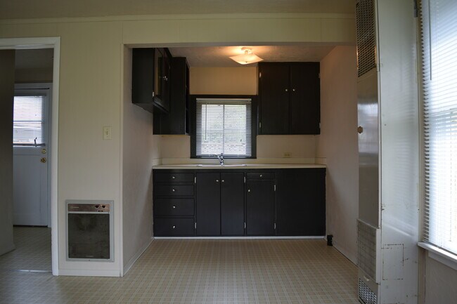 805-807 SW 5th St. 458 SW C St.