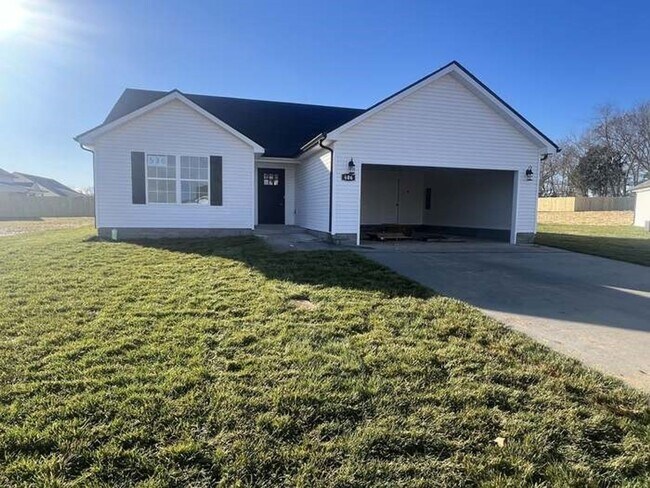 Building Photo - **COMING SOON** Beautiful 3 Bedroom, 2 Bathroom Home — Minutes from Fort Campbell and the 101st P...